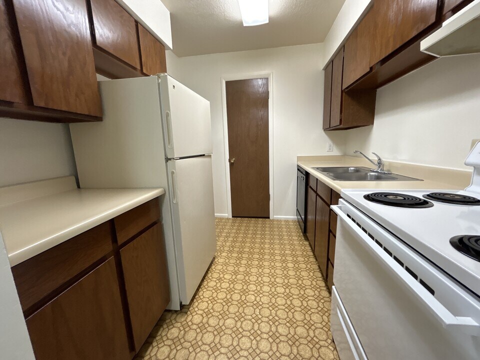 93 S Valley Dr in Evanston, WY - Building Photo