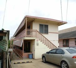 740 Bannister St in Honolulu, HI - Building Photo - Building Photo