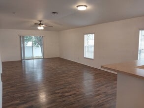 557 Windermere Dr in Lehigh Acres, FL - Building Photo - Building Photo