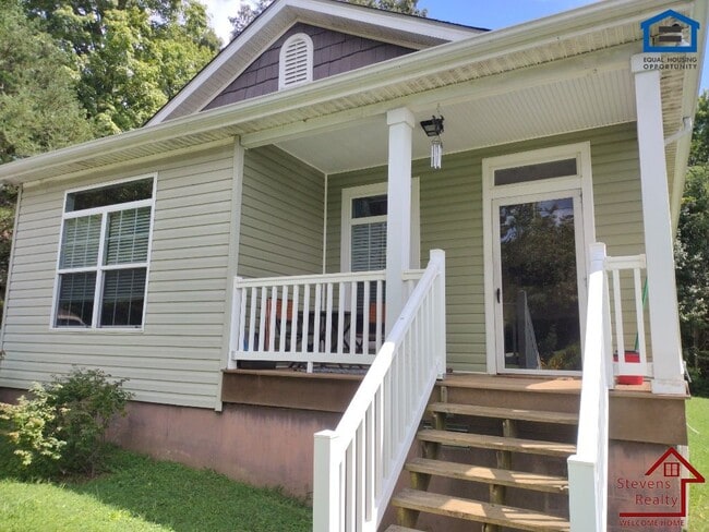 property at 925 Crescent Dr