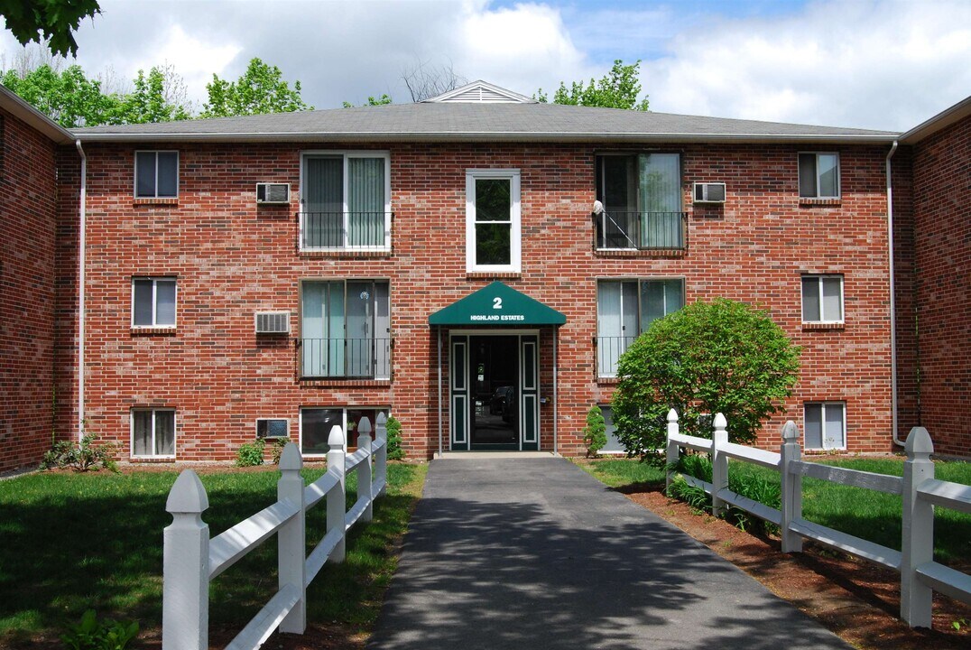 93 West St in Milford, NH - Building Photo
