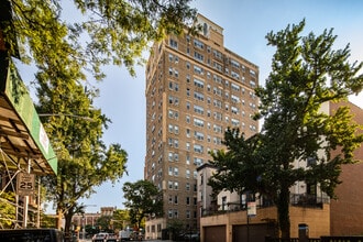 One Plaza West in Brooklyn, NY - Building Photo - Building Photo