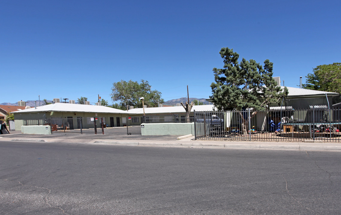 124 Pennsylvania St NE in Albuquerque, NM - Foto de edificio