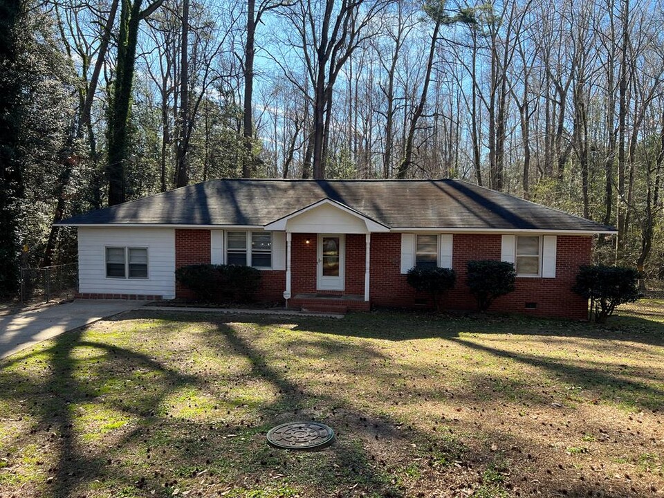 2444 Woodhaven St in Sumter, SC - Building Photo