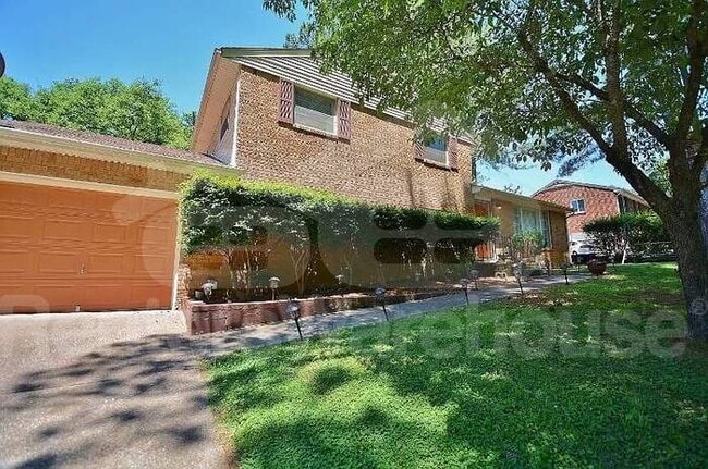 property at 2615 Vinyard St NE