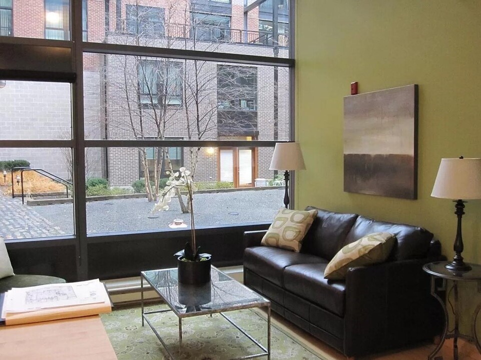 251 Heath St in Boston, MA - Building Photo