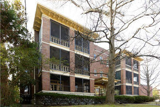 1048 Cherokee Rd in Louisville, KY - Foto de edificio - Building Photo