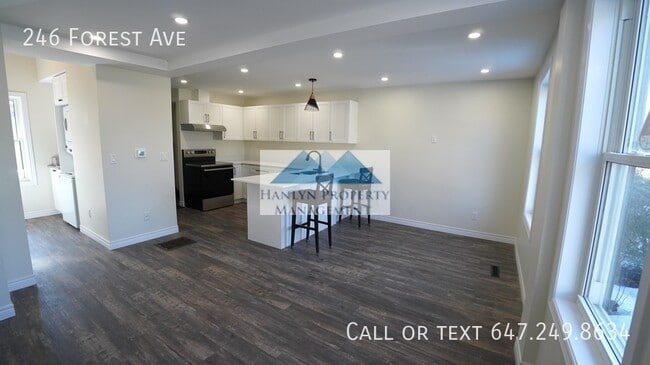246 Forest Ave in Hamilton, ON - Building Photo - Building Photo