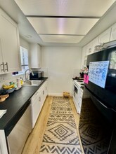 221 N Juanita Ave-Unit -3 in Redondo Beach, CA - Building Photo - Building Photo