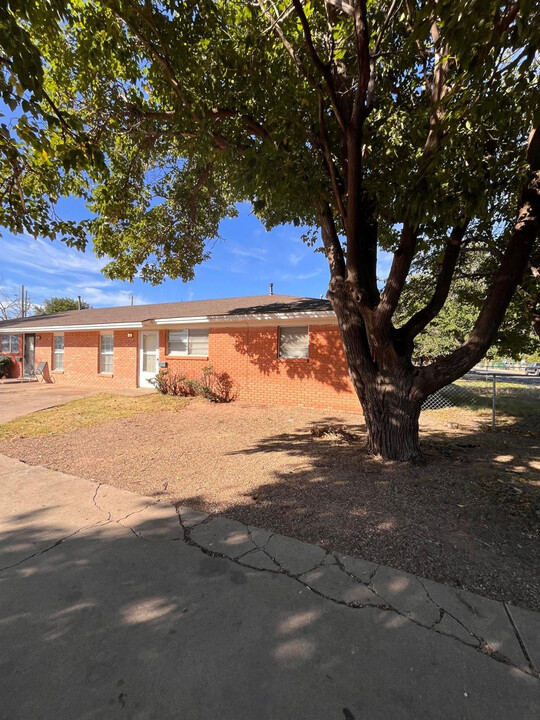 1905 41st St in Lubbock, TX - Building Photo