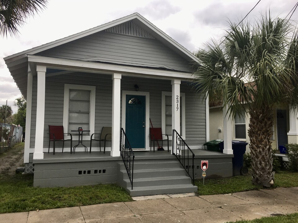 2317 W Chestnut St in Tampa, FL - Building Photo