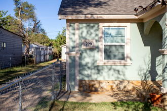 729 N Hayes St in Amarillo, TX - Foto de edificio - Building Photo