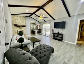 506 Balboa Dr in Universal City, TX - Building Photo - Building Photo