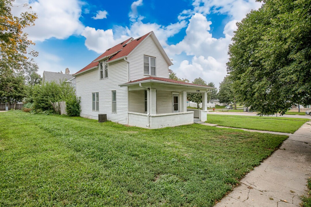 2309 U St in Lincoln, NE - Building Photo