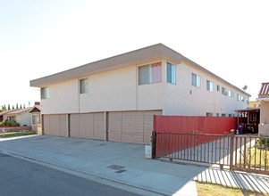 172 E Louise St in Long Beach, CA - Foto de edificio - Building Photo