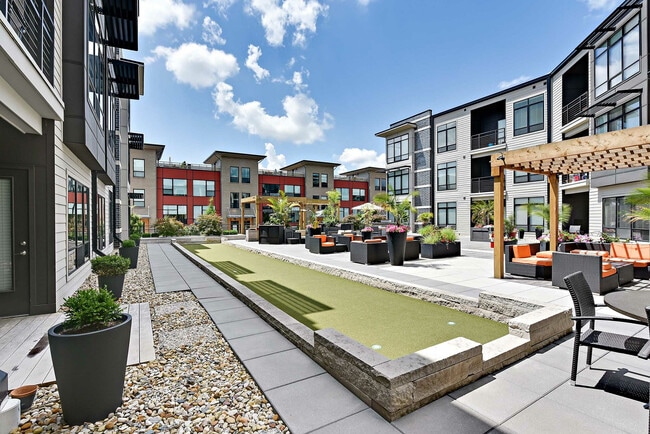 Aston Place in Columbus, OH - Foto de edificio - Building Photo