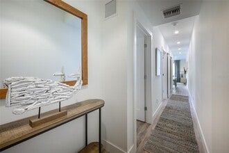 1703 N Tamiami Trail in Sarasota, FL - Foto de edificio - Building Photo