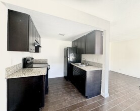 2626 Lynnwood St, Unit 8 in Las Vegas, NV - Building Photo - Building Photo