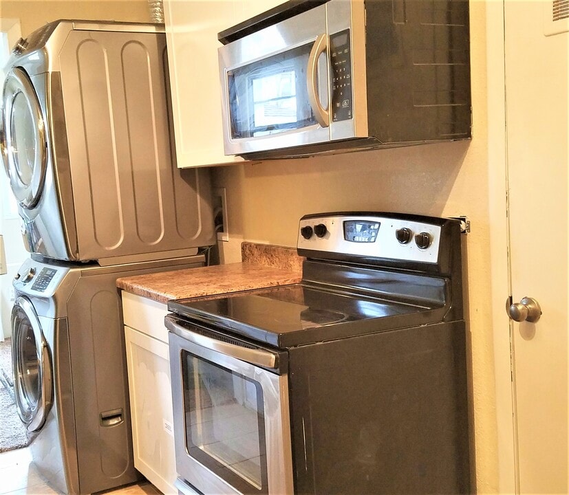 5997 Magnolia St, Unit 2 in Commerce City, CO - Building Photo