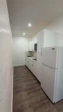2712 SW 118th Ct, Unit 1 Bedroom in Miami, FL - Foto de edificio - Building Photo