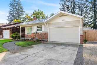 2124 Maryal Dr in Sacramento, CA - Building Photo - Building Photo
