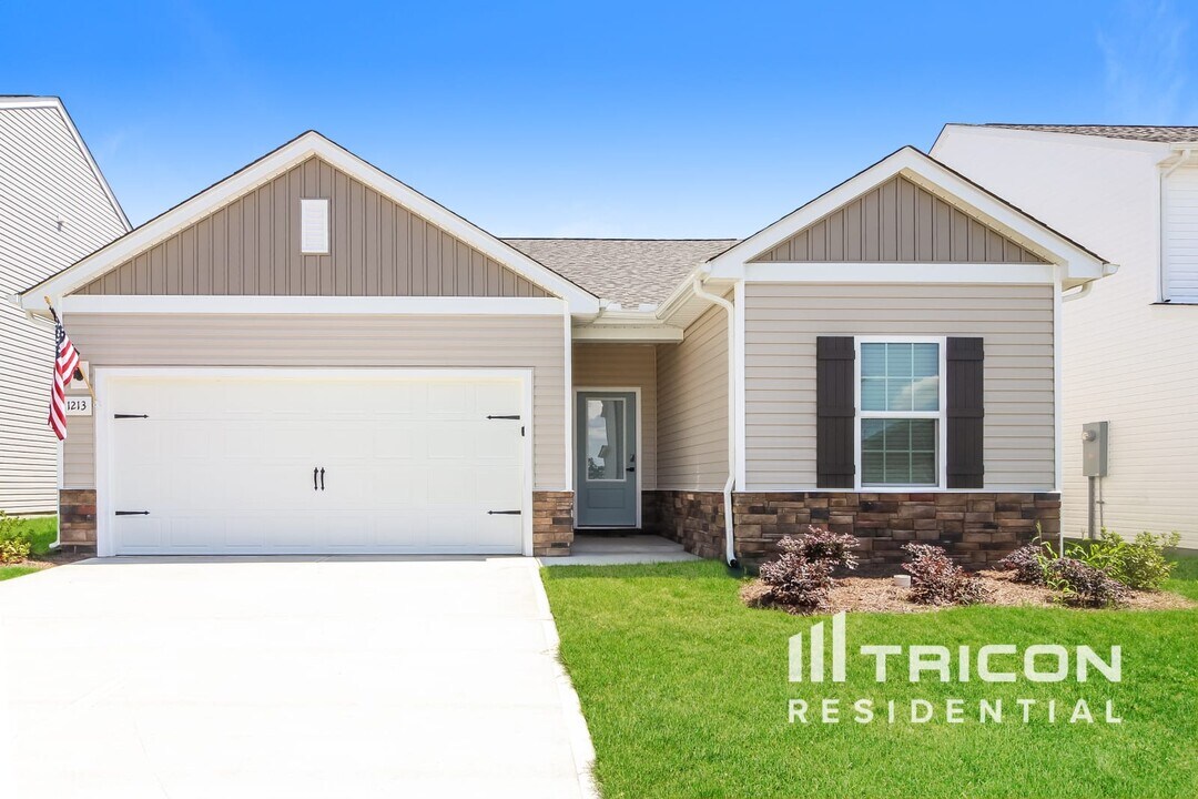 1213 Crested Iris St in Moore, SC - Building Photo