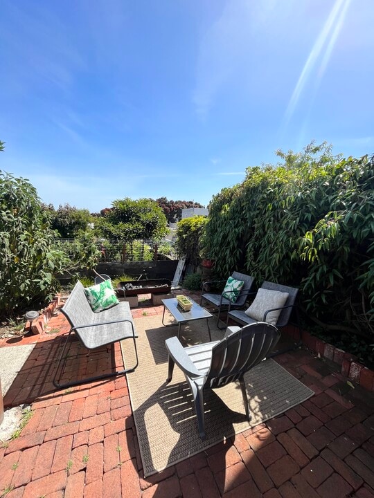 1482 Innes Avenue, Unit Upper Flat w Views in San Francisco, CA - Foto de edificio