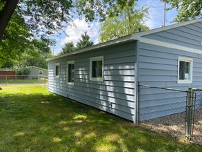 155 Kirkwood Ave in Springfield, MI - Building Photo - Building Photo