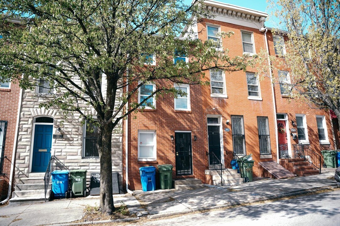 916 W Lombard St in Baltimore, MD - Building Photo