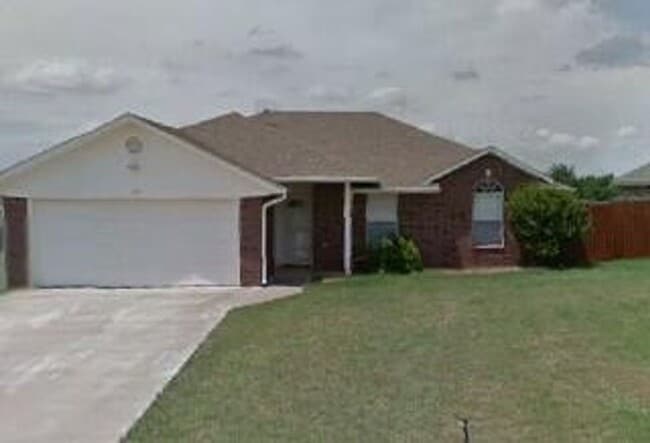 property at 305 E Seminole St