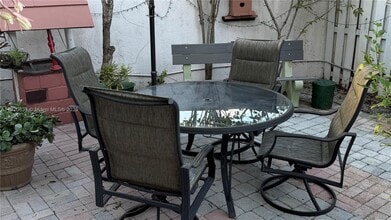 721 NW 135th Way in Plantation, FL - Foto de edificio - Building Photo