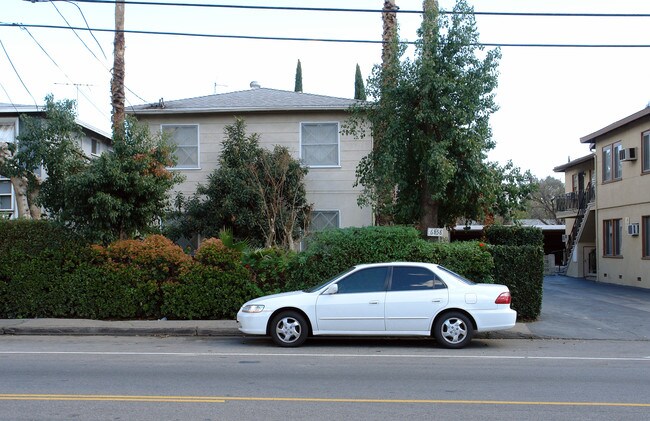 6858 Hazeltine Ave in Van Nuys, CA - Building Photo - Building Photo