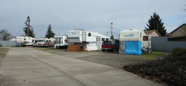 3285 Salem Ave SE in Albany, OR - Building Photo - Building Photo