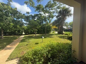 620 NE 12th Ave in Boynton Beach, FL - Foto de edificio - Building Photo