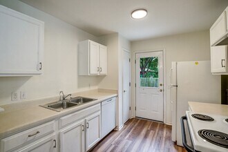 1505 Strickland Dr in Austin, TX - Building Photo - Building Photo