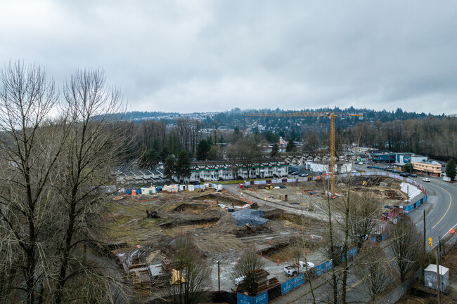 2428-2492 Kingsway Av in Port Coquitlam, BC - Building Photo - Building Photo