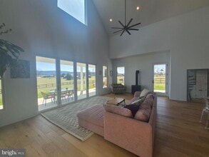 330 Majestic Ln in Charles Town, WV - Building Photo - Building Photo