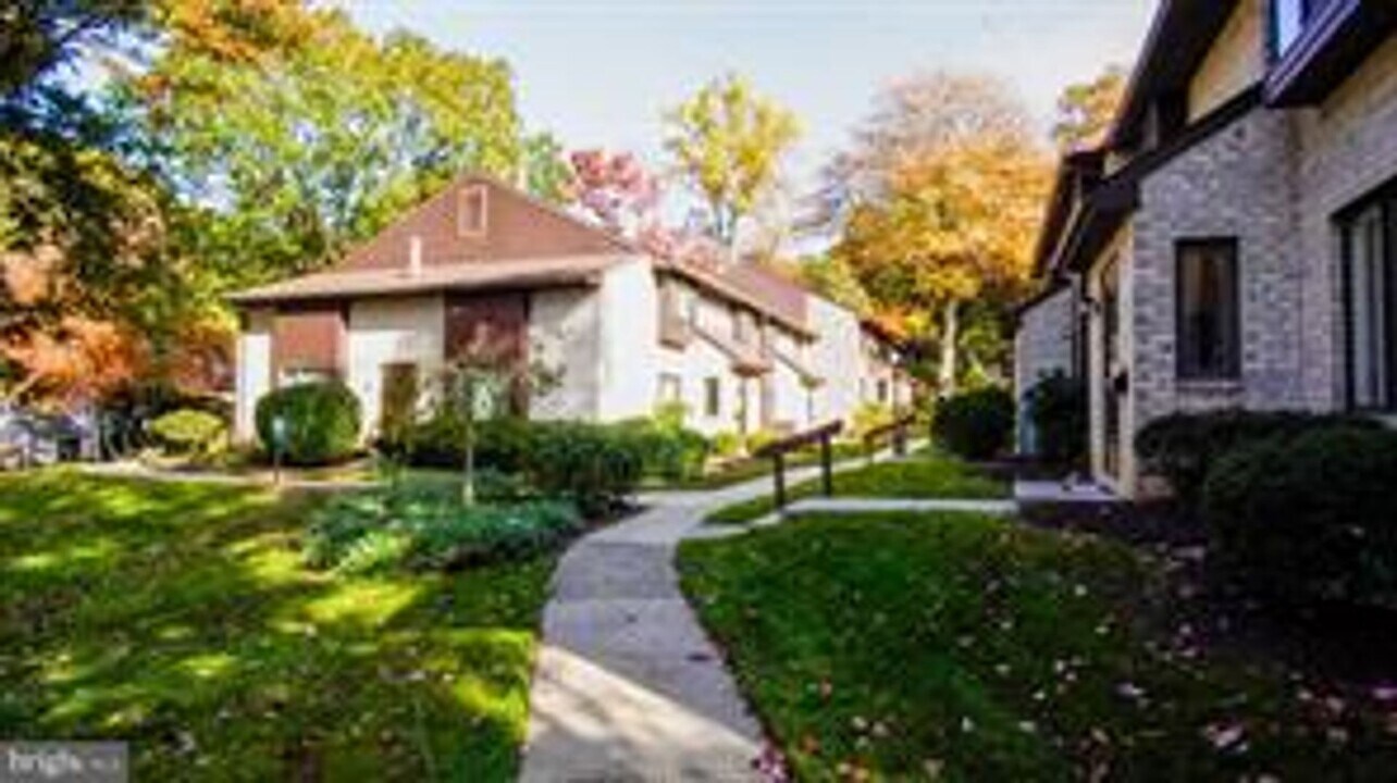 2308 Aspen Cir in Springfield, PA - Building Photo