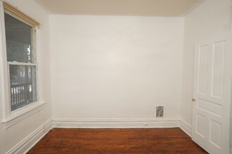 658 Oak Hill Ave, Unit Unit 2 (Top) in Hagerstown, MD - Foto de edificio - Building Photo