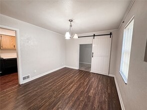 2710 Henderson Rd in White Oak, PA - Building Photo - Building Photo