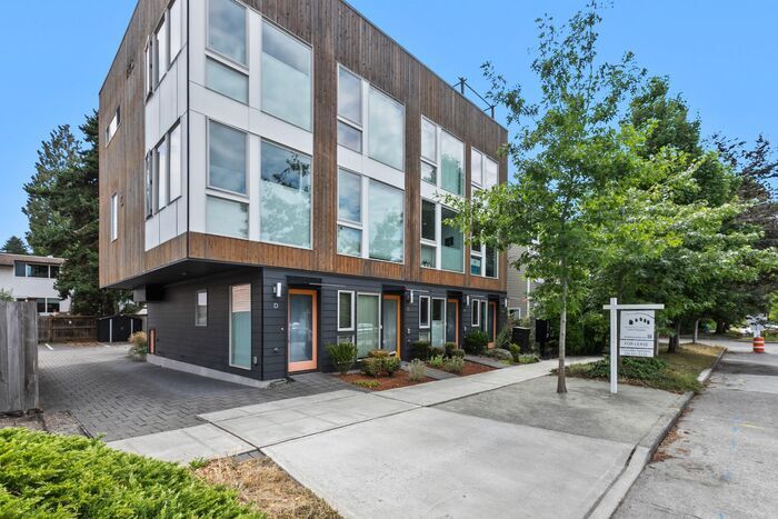 9710 Ashworth Ave N in Seattle, WA - Building Photo