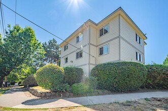 301 Apartments in the heart of Beacon Hill in Seattle, WA - Foto de edificio - Building Photo