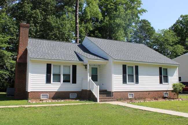 property at 2704 Nottingham Rd NW