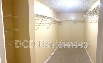 5504 Pine Forest Ct in Tampa, FL - Building Photo - Building Photo