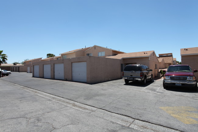 Parkway Villas Condominium in Las Vegas, NV - Foto de edificio - Building Photo