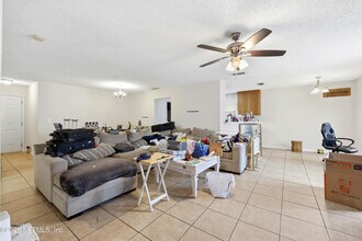 1739 Saw Lake Drive in Middleburg, FL - Building Photo - Building Photo