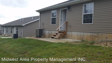 192 Lyle Curtis Cir in Waynesville, MO - Building Photo - Building Photo
