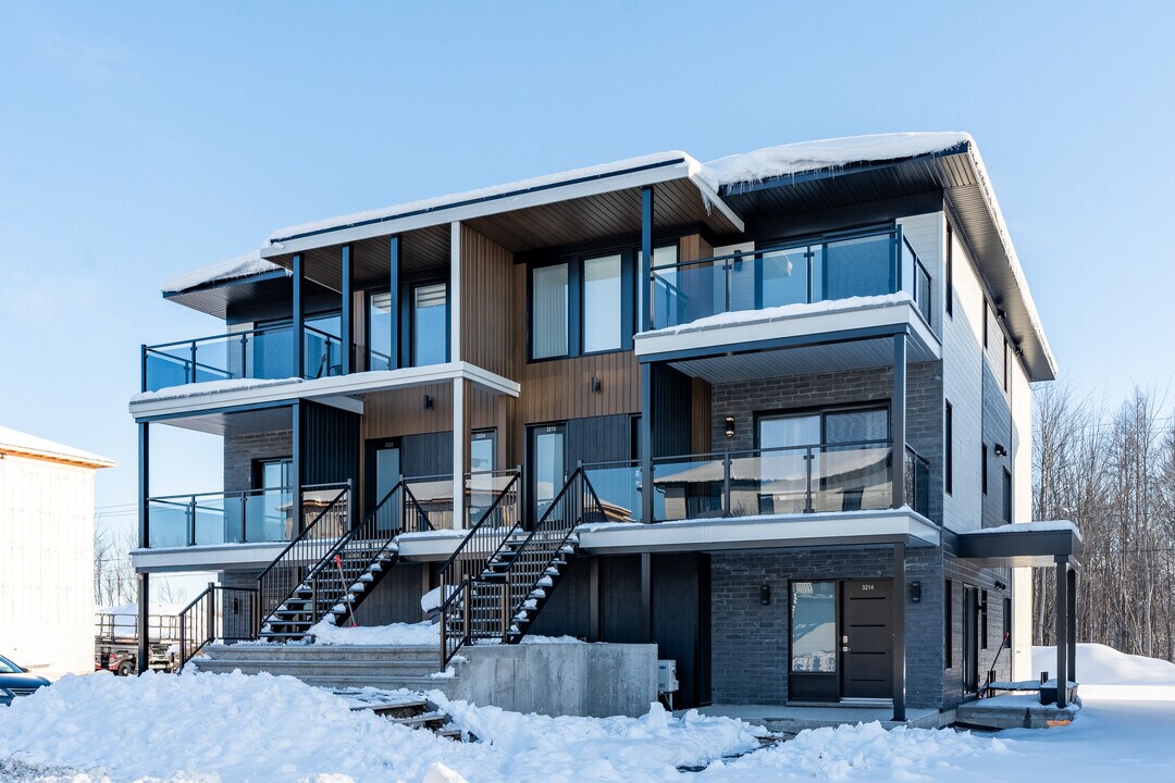 3218 Saindon St in Lévis, QC - Building Photo