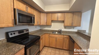 441 Franklin St, Unit #205 Apartamentos