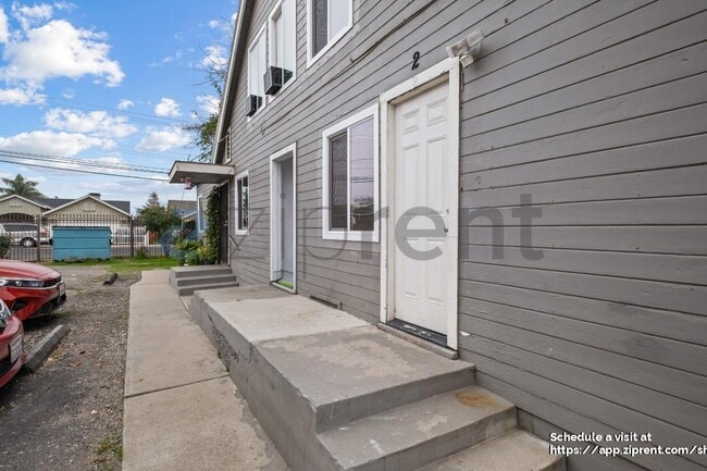 1323 Monterey Ave in Modesto, CA - Building Photo - Building Photo